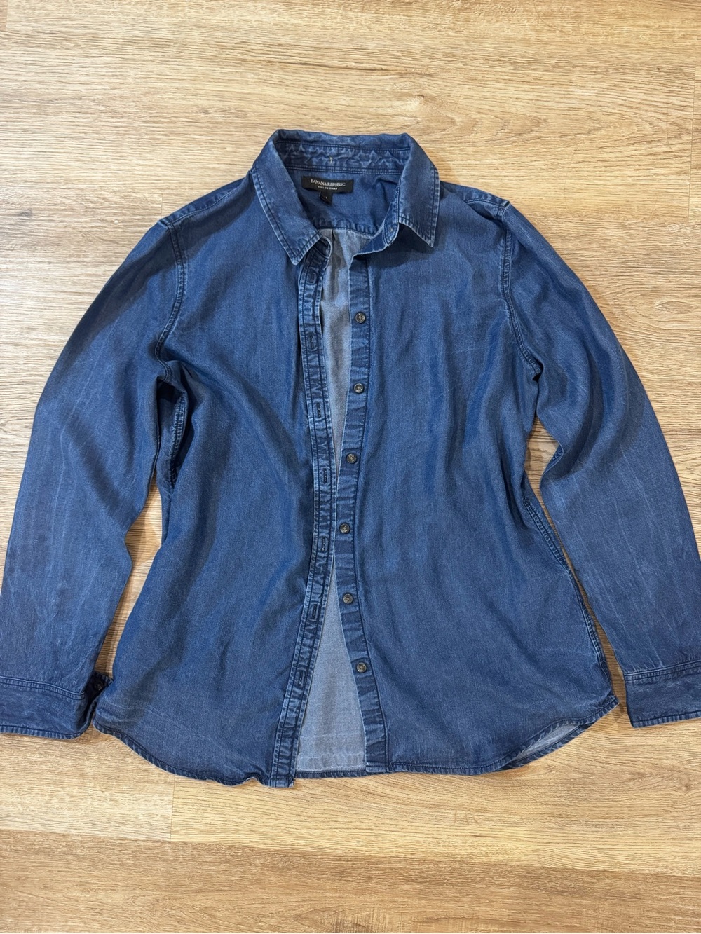 Banana Republic | Women’s Denim Long Sleeve Button Down | Quinn Boy Fit | Medium